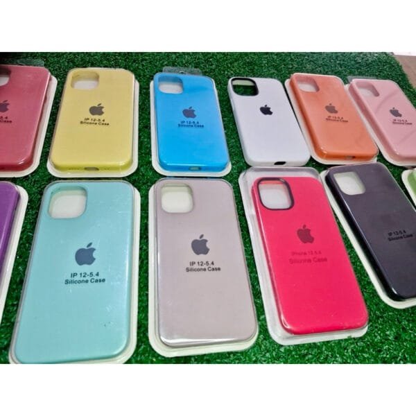 Capa case Capinha Iphone Silicone Aveludada Protetora com Logo 12/12 mini/12 PRO/ 12 PRO MAX