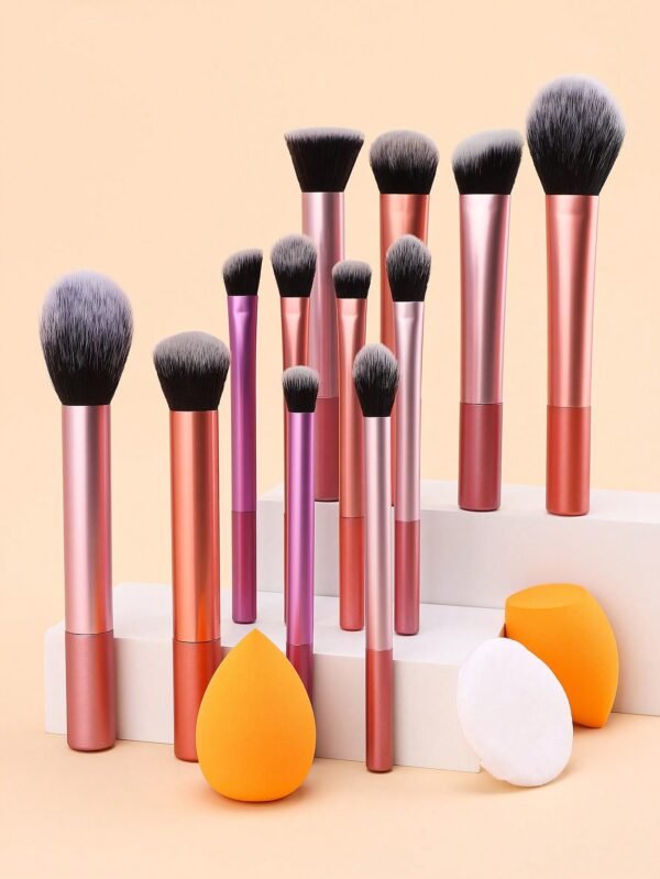 12 Peças Conjunto de Pincéis de Maquiagem Multifuncionais, incluindo Pincel para Pó, Pincel para Blush, Pincel para Base, Pincel para Sombra, Pincel para Esfumar, Pincel para Contorno, junto com uma Esponja de Maquiagem de Corte Oblíquo, Esponja de Maquiagem Arredondada e Puff de Pó Branco