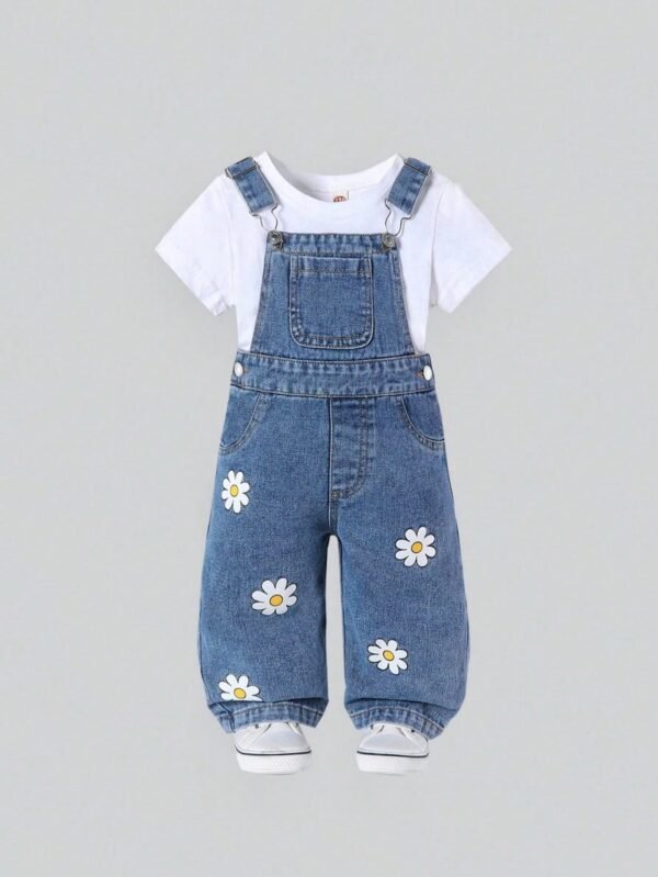 SHEIN Playful Pals Novos Jardineiras Denim Lavadas com Estampa Fofa de Margarida, Combinação Casual para Meninas Bebês, Versátil para Primavera/Verão 2025, Adequada para Uso Diário em Qualquer Estação