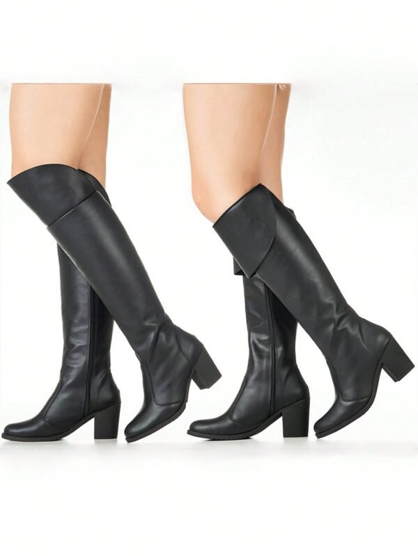 Bota Feminina GiGiL Over The Knee Montaria Bico Redondo Salto Alto Bloco Grosso Casual Clássica Elegante Detalhe Lateral