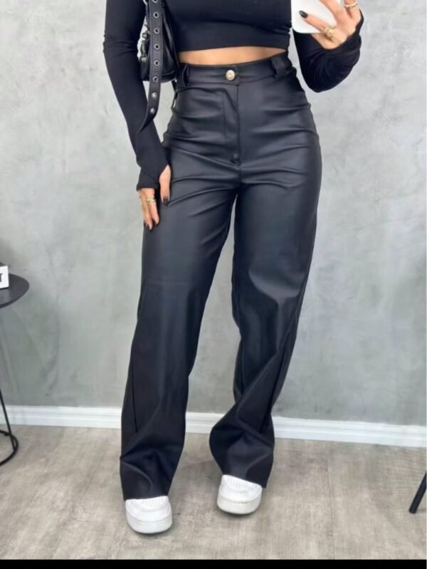 CALÇA EM TECIDO COURO FAKE COURINHO COM BOTÃO ÚNICO E BOLSOS   MODA INVERNO