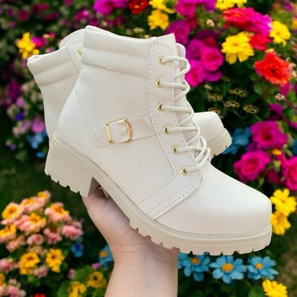 Bota feminina Virginia inverno 2025 bota cano curto solado tratorado outono inverno - COTURNO FEMININO OFF WHITE / PRETA