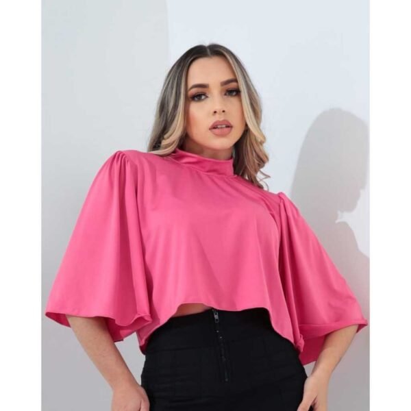 Blusa Feminino Cropped com  Manga flare 3/4 Manga Morcego Gola Alta