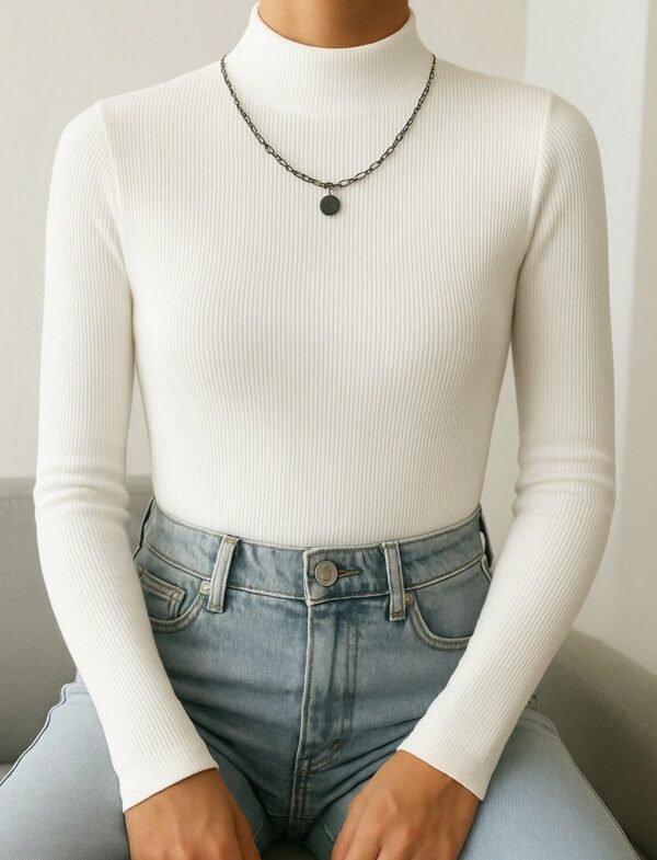 Blusa Feminina Branca de Cacharrel com Gola Redonda Alta e Manga Longa Estilo Segunda Pele Casual e Escritório Moda Outono e Inverno Premium
