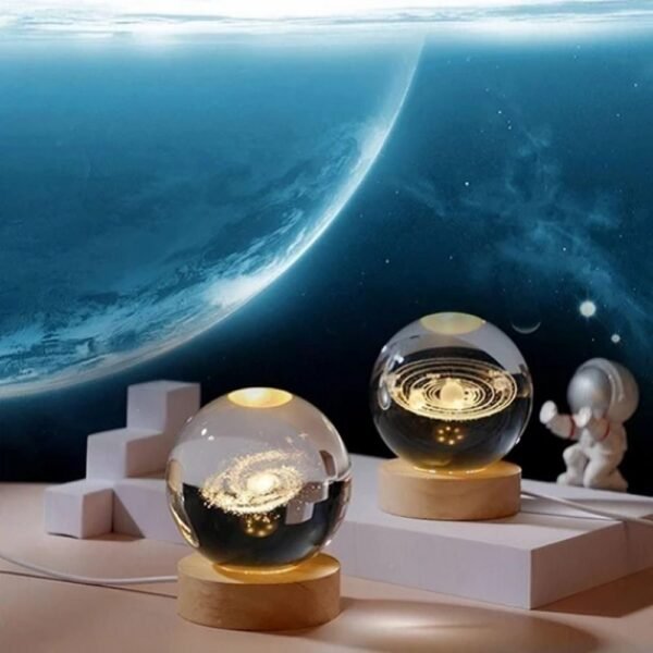Luminária Cristal de Mesa Sistema Solar Saturno Lua Galáxia LED Base Madeira Enfeite Decorativo Casa Envio Imediato