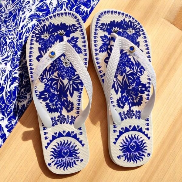 Chinelo feminino de dedo com estilo: azul floral, verão 2025